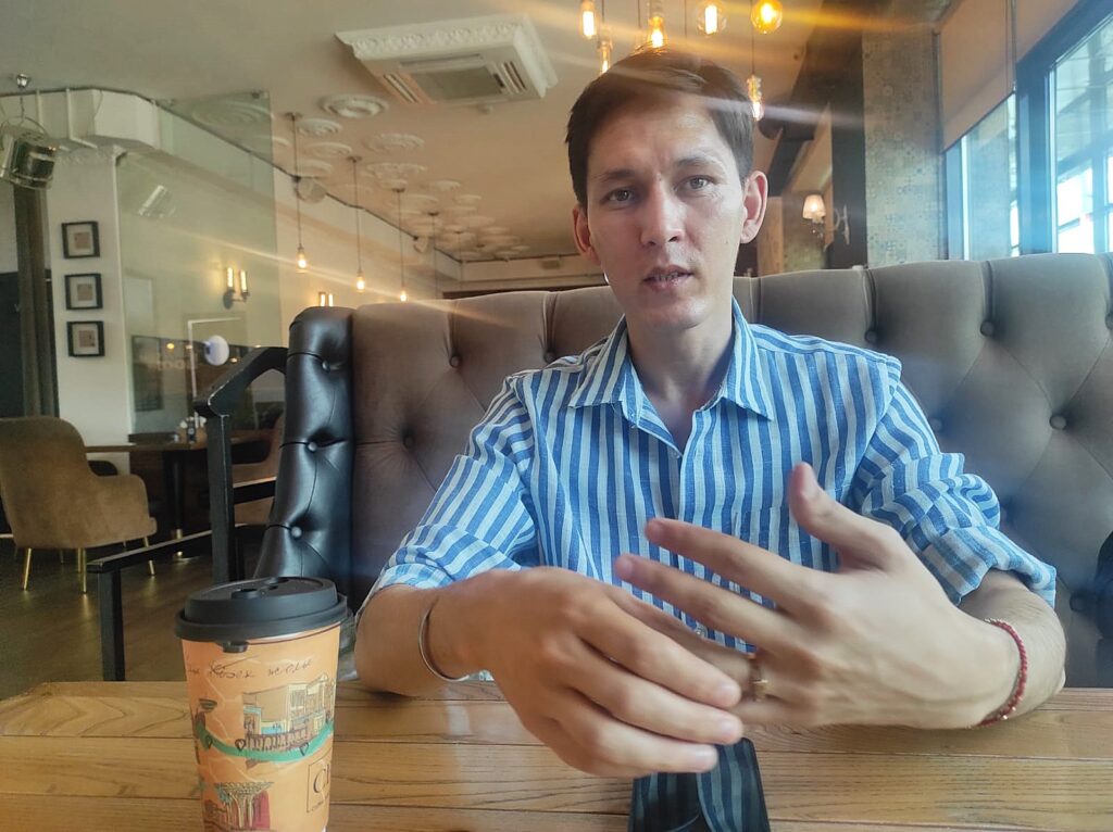 «J Lo-ның костюмі қысып тұр екен, екі минутта кеңейтіп бердік»