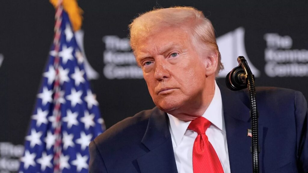 Трамп ABC мен NBC-дің лицензиясын қайтарып алуды ұсынды