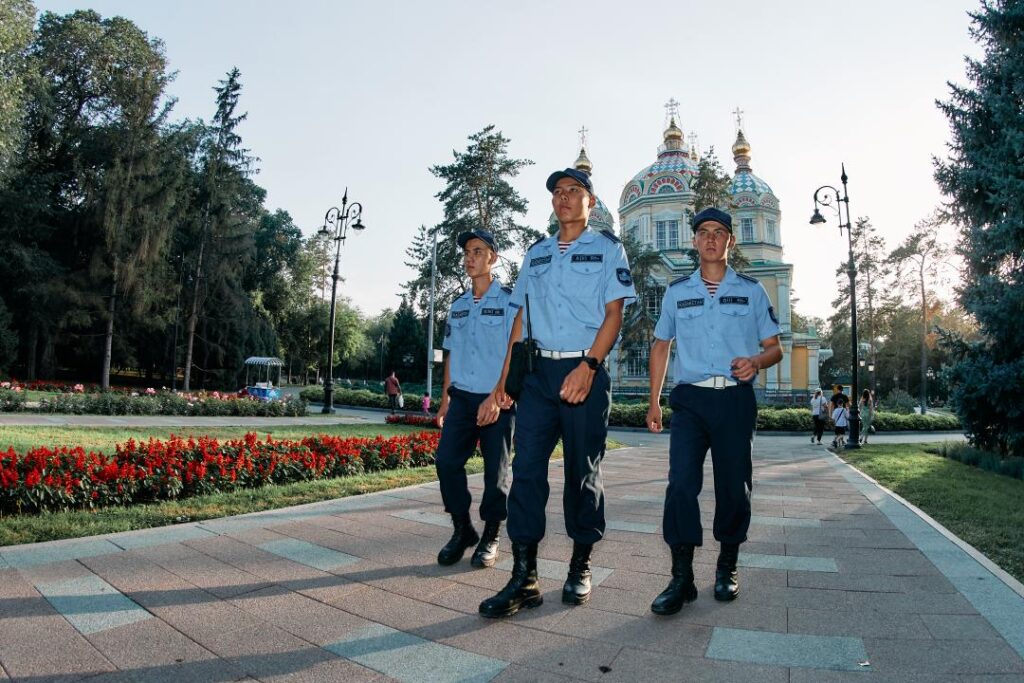 Полиглоты-гвардейцы обеспечат порядок во время матча «Кайрат» – «Реал»