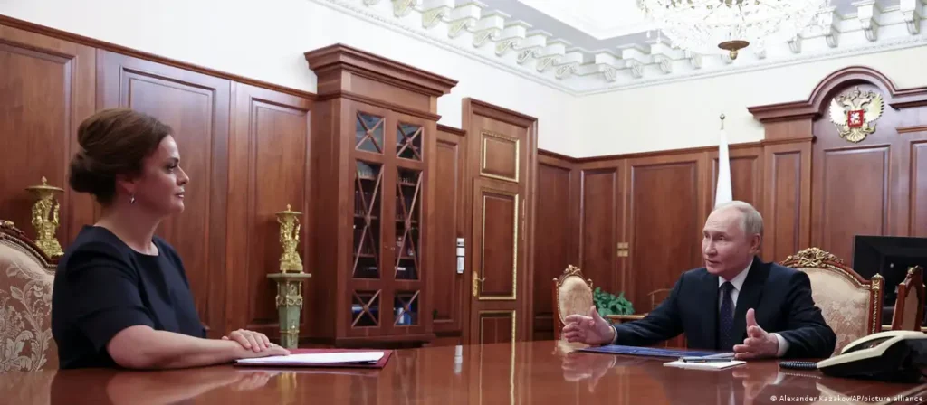 Более 20 родственников Путина занимают государственные посты