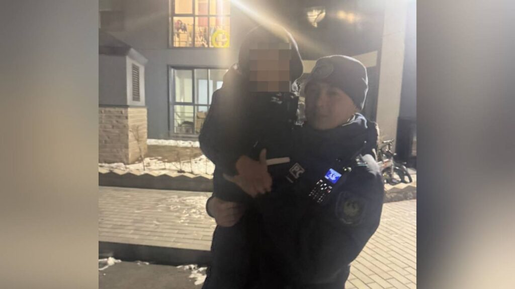 Астанада полицейлер жоғалып кеткен 5 жастағы баланы тапты