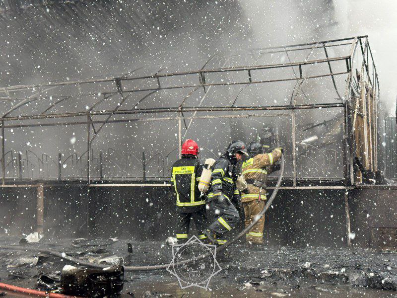 Кафе и грузовик сгорели в Астане