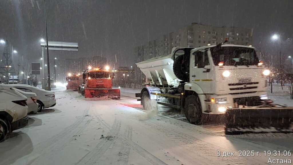 Свыше 1 тыс. единиц спецтехники заняты в снегоуборке в столице