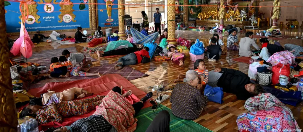 В Таиланде и Камбодже эвакуировались полмиллиона человек