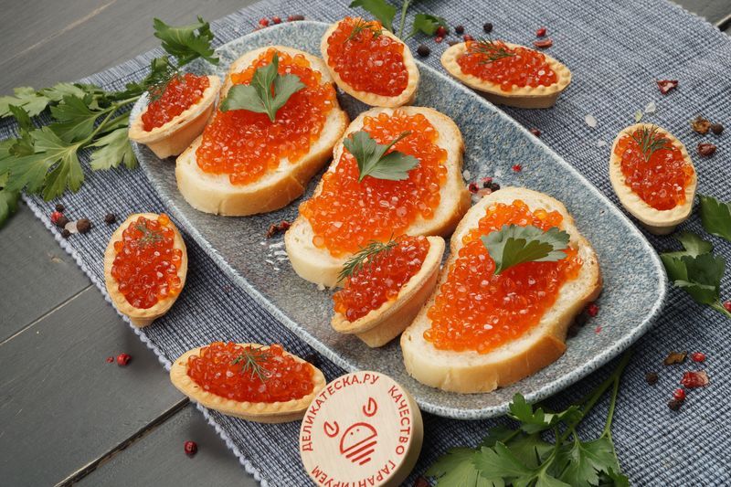 Красная икра заметно дорожает накануне Нового года