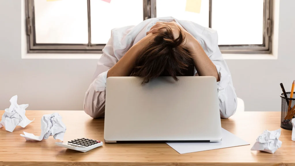 Конец года без выгорания: как рабочая атмосфера влияет на результаты команд