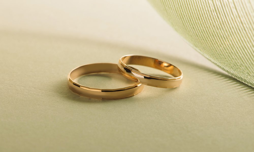 Женщина подменила дорогое золотое кольцо на бижутерию в Усть-Каменогорске (видео)