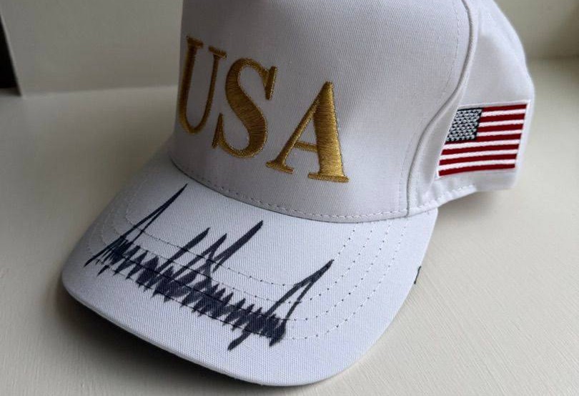 Трамп подарил Токаеву бейсболку с автографом и символический ключ от Белого дома