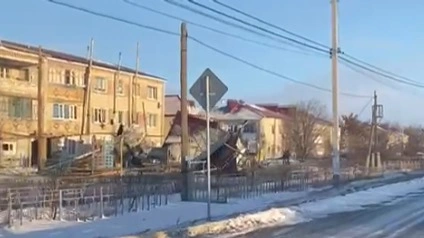 БҚО-да үш қабатты жатақхананың шатыры ұшты: тұрғындар көшірілді ме