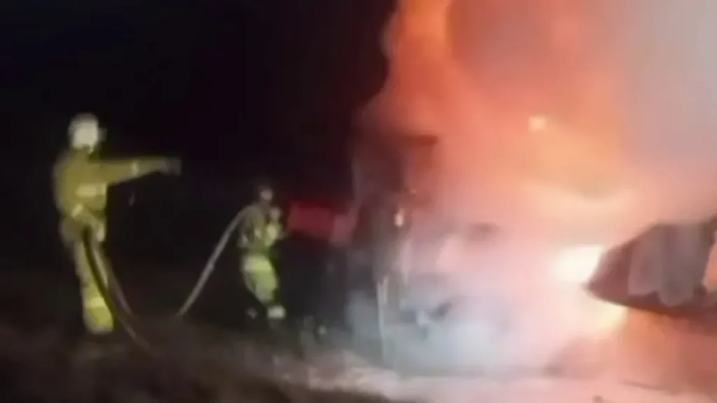 Автобус и экскаватор столкнулись в Акмолинской области, есть пострадавшие