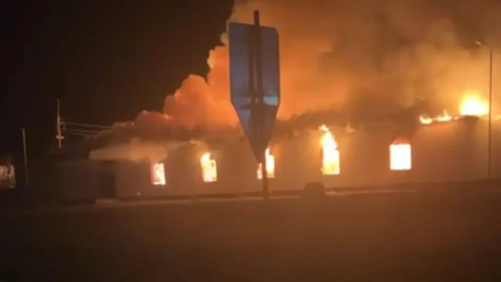 Во время пожара в кафе погибли два человека в Карагандинской области