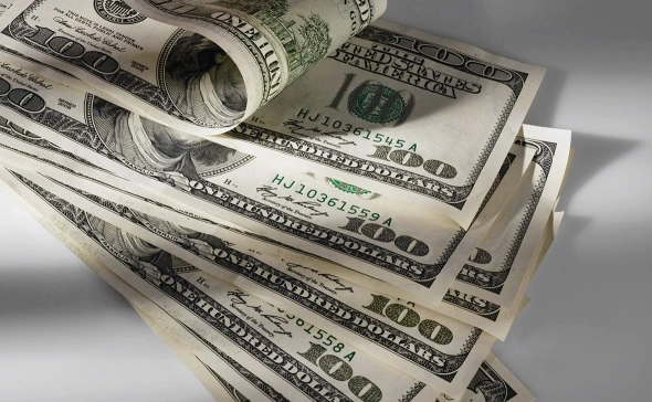 Доллар подорожал сразу на 5,6 тенге