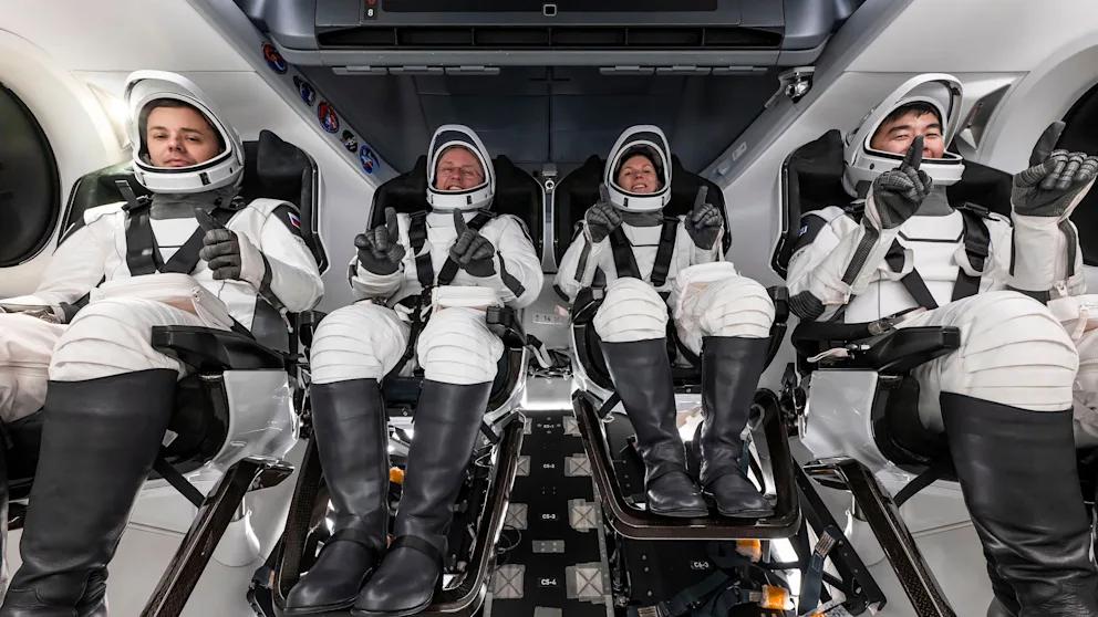 Экипаж МКС досрочно вернулся на Землю из-за болезни одного из космонавтов