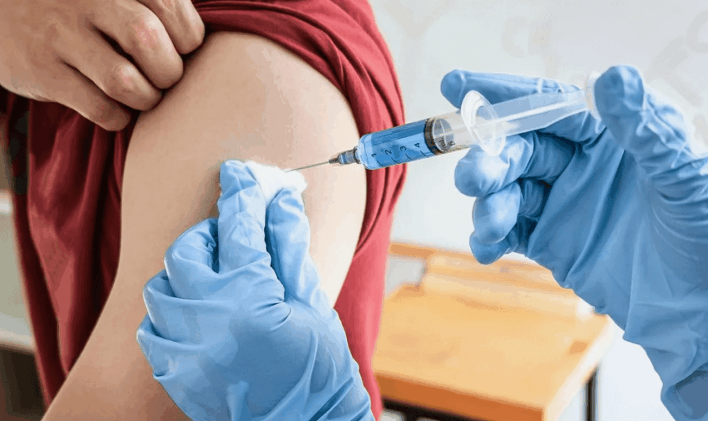 Слухи о «вредных вакцинах» опровергли в Минздраве