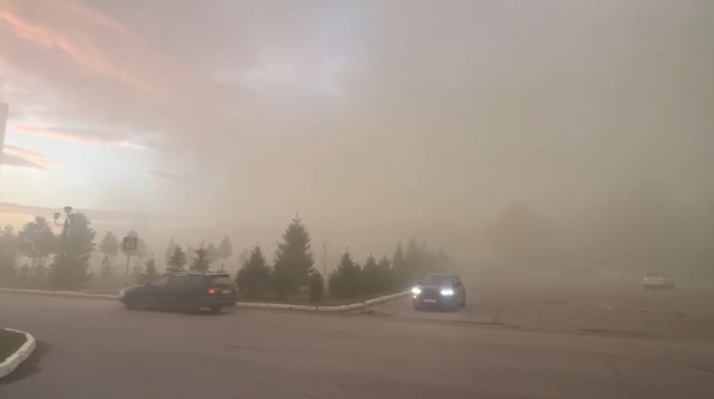 Дышать нечем: школьников перевели на дистанционку из-за смога в Усть-Каменогорске