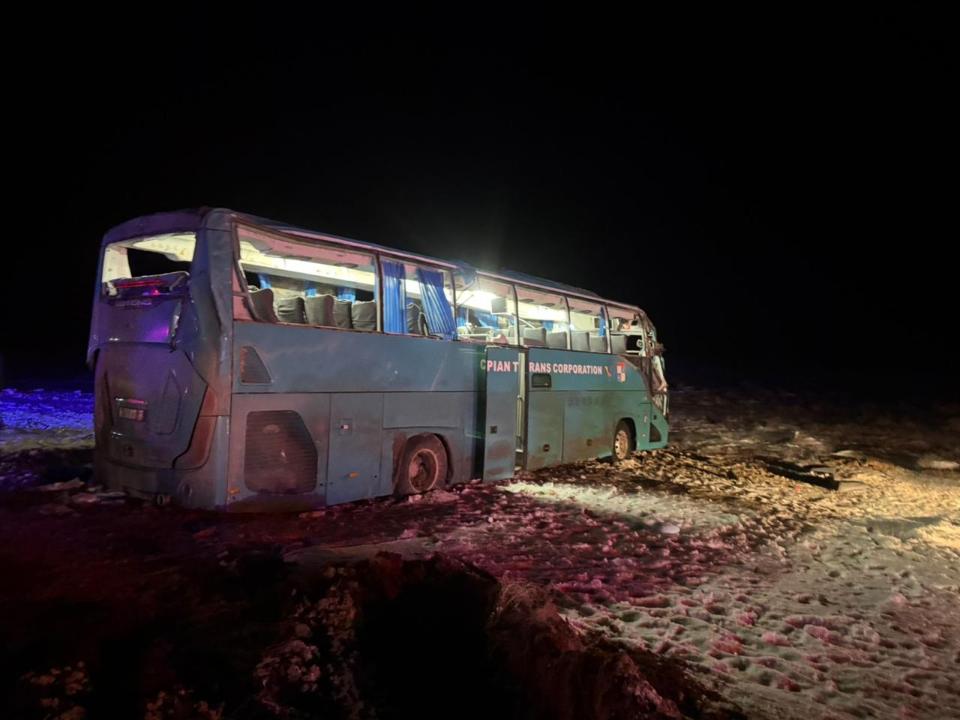 Ақтау қаласынан Бейнеуге бағыт алған автобус апатқа ұшырап, 4 адам мерт болды