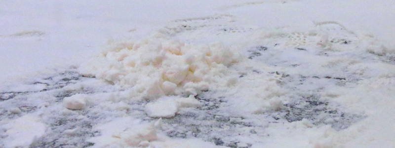 Желтый снег выпал в ВКО: вредных веществ в осадках не нашли