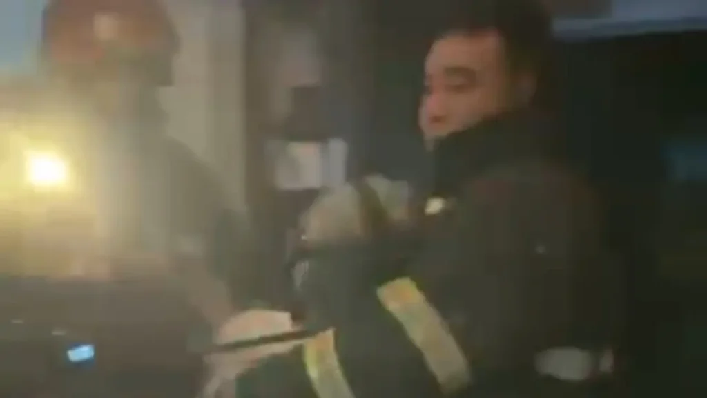 95-летнюю женщину спасли из горящей квартиры в Алматы