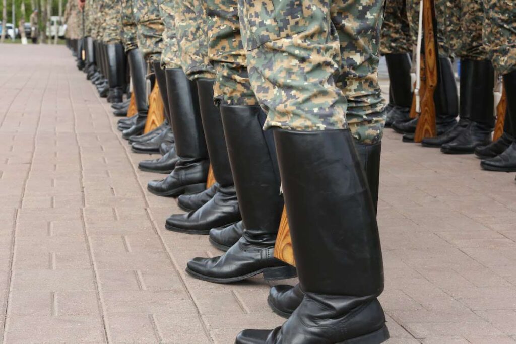 Минобороны предупредил об уголовной ответственности за покупку «белых билетов»