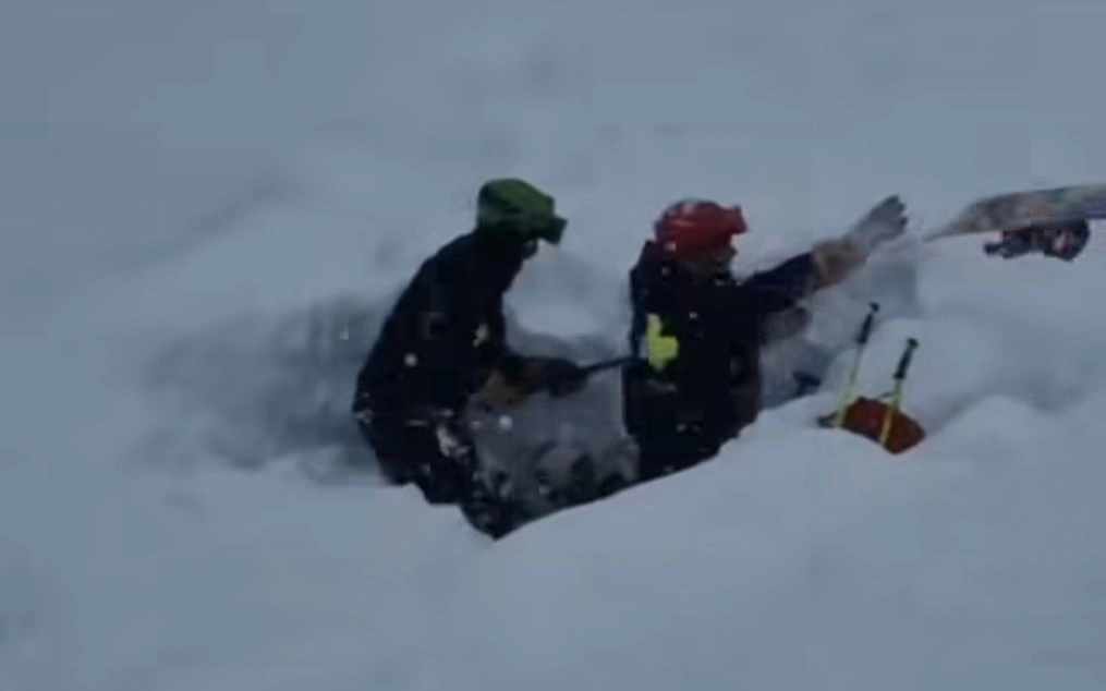 Шымбұлақ маңында қар көшкіні астында қалған адам құтқарылды