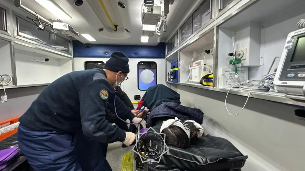 Китайскую туристку спасли на леднике Богдановича в Алматы