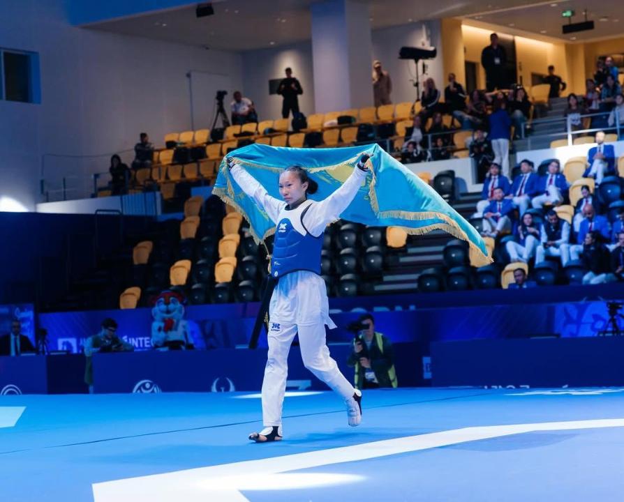 Айым Серикбаева завоевала историческое «золото» на ЧМ по таеквондо среди юниорок