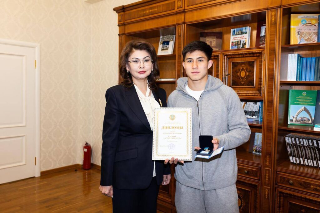 Нападающий «Кайрата» Дастан Сатпаев получил государственную премию «Дарын»