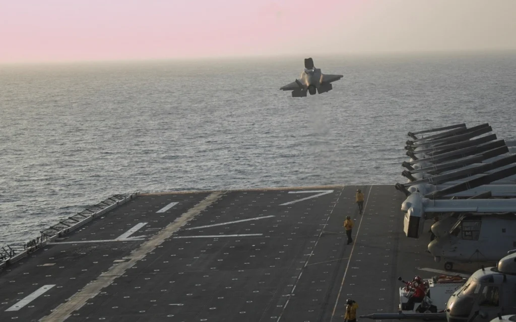 АҚШ Иран порттарына теңіз блокадасын енгізді