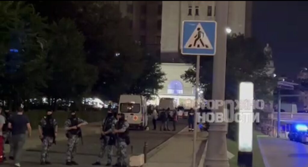 Взрыв у ресторана в центре Москвы: есть погибшие и десятки пострадавших